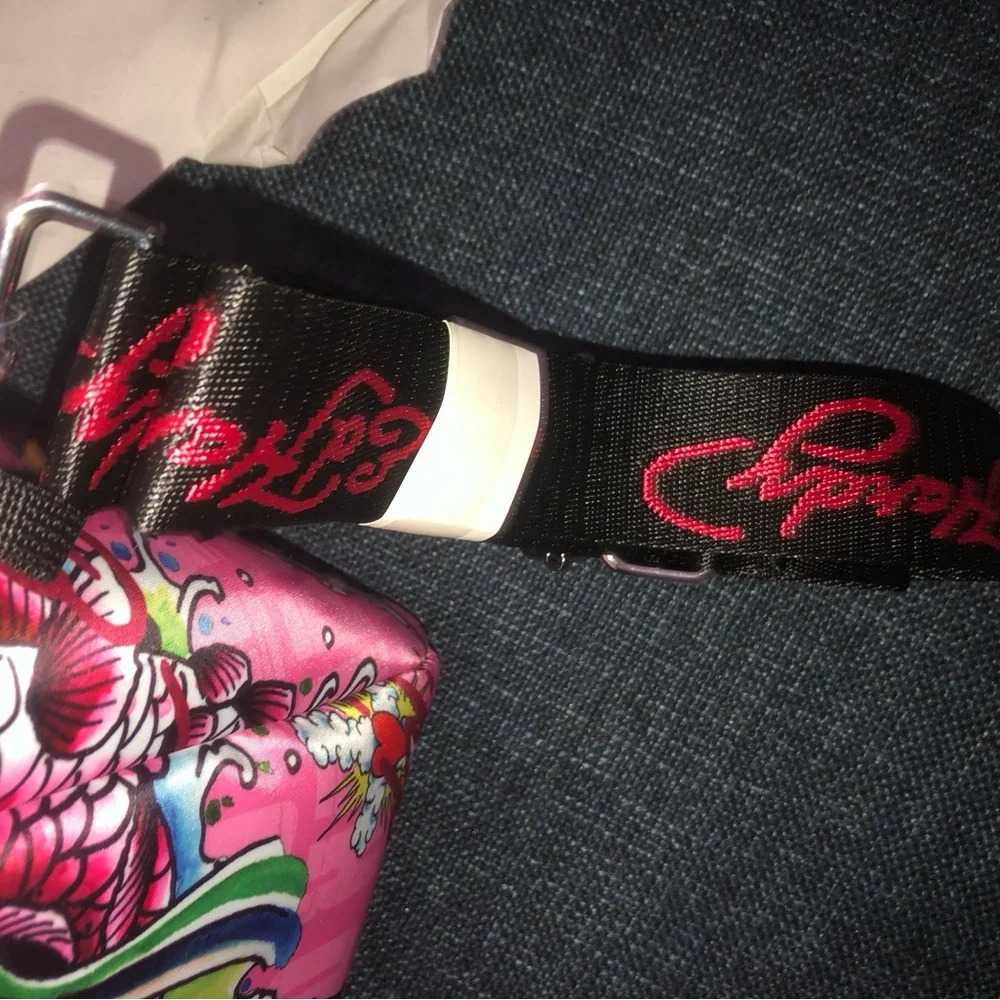 ‼️ ED HARDY  Pink Tattoo-Print Duffle Bag with Heart & Skull Patch - Picture 9 of 9